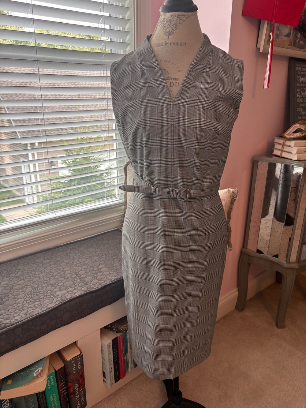 Ann Taylor Gray Glen Plaid Sleeveless Sheath Dress with Belt
